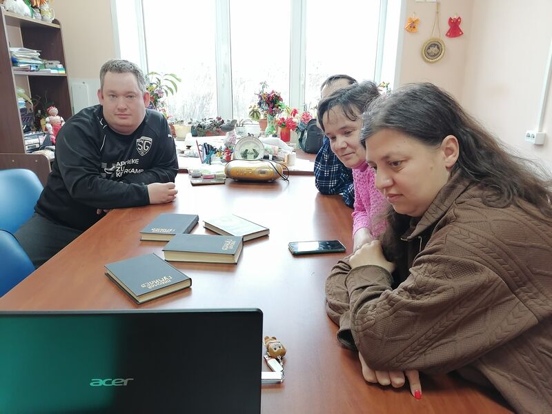 В инклюзивной студии в Рузском округе отметили 140-летие со дня рождения Николая Гумилёва  