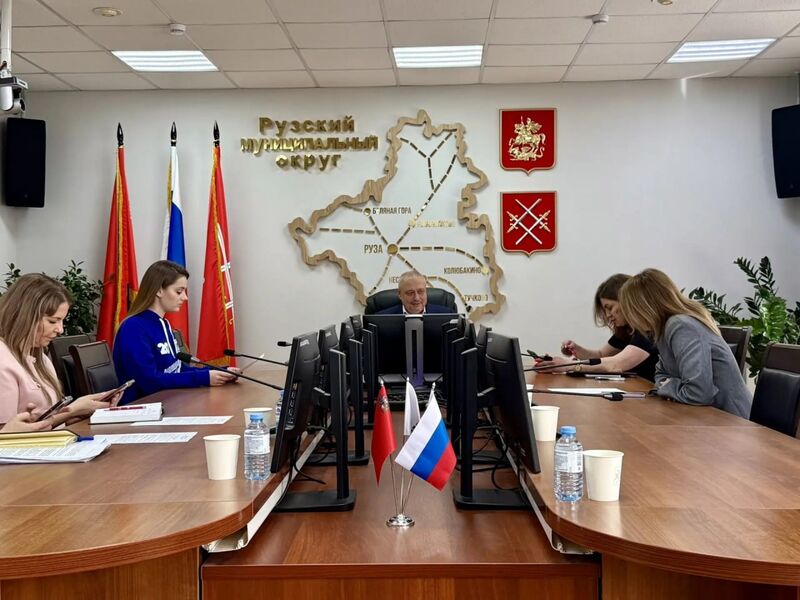 В День местного самоуправления юные ружане погрузились в работу главы и его команды 