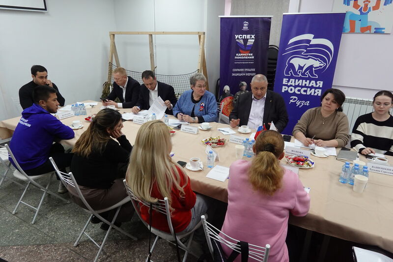 Александр Горбылёв провёл встречу с семьями участников СВО