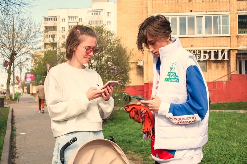 Рузские волонтёры рассказывают жителям, как проголосовать за объект для его благоустройства