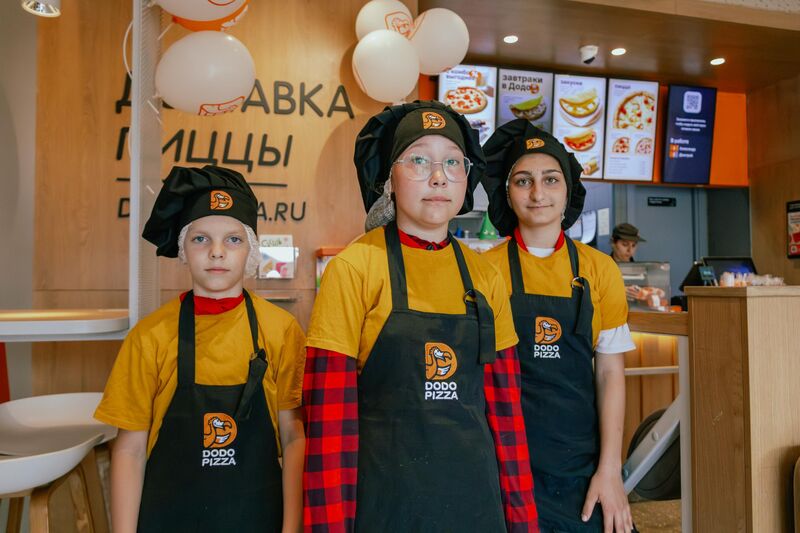 Первый отряд клуба «Каникулы в Молодежке» — участники мастер-класса в Додо