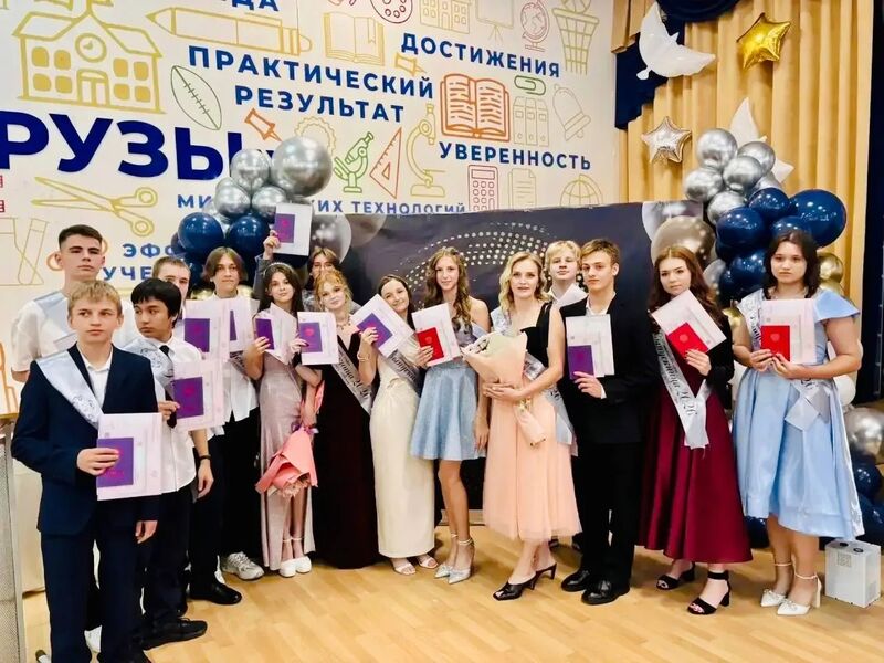 Александр Горбылёв поздравил выпускников школ