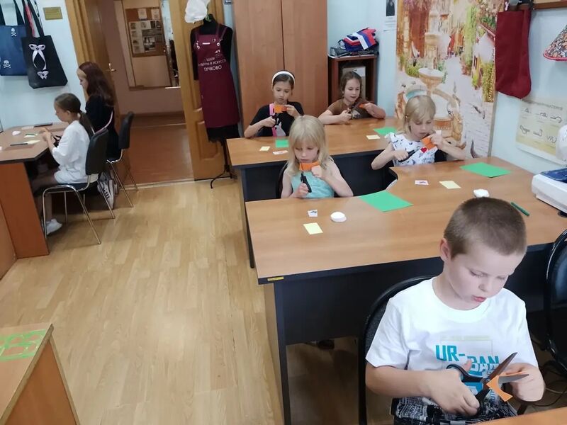 В Тучковском ЦКиИ создали объемные открытки-ромашки