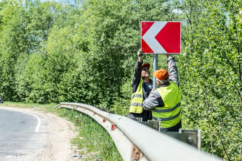 В 10 округах Подмосковья отремонтировали дорожные знаки