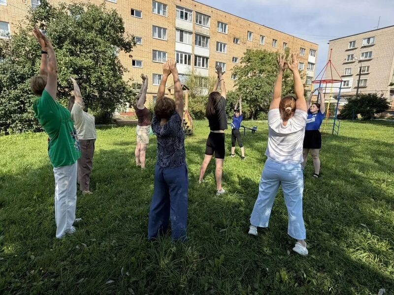 Молодогвардейцы провели утреннюю зарядку на свежем воздухе для жителей Рузы