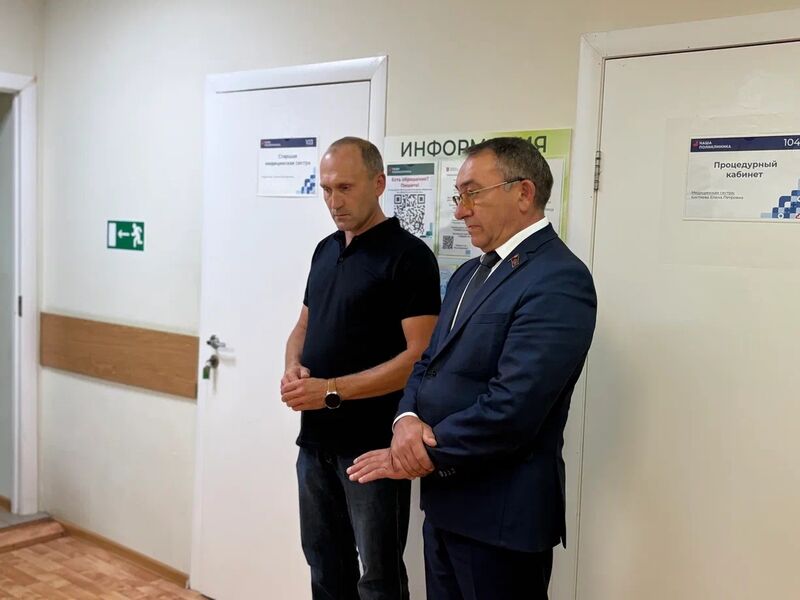 Партийцы проверили работу Дороховской поликлиники