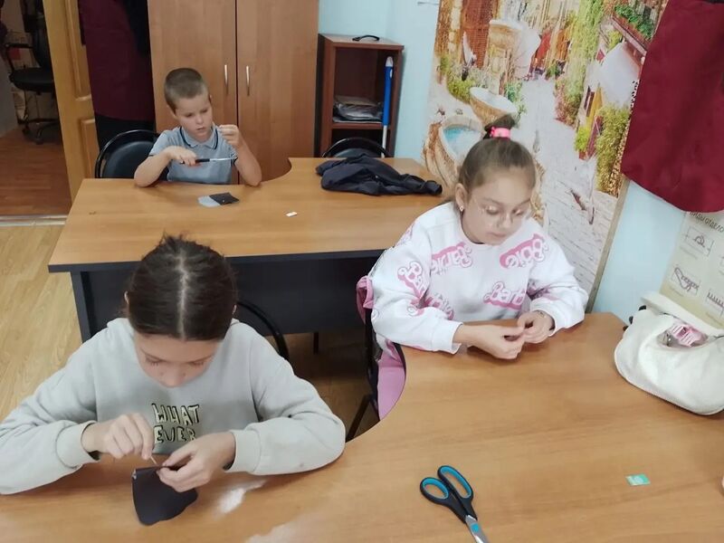 В Тучковском ЦКиИ мастерили стильный аксессуар своими руками