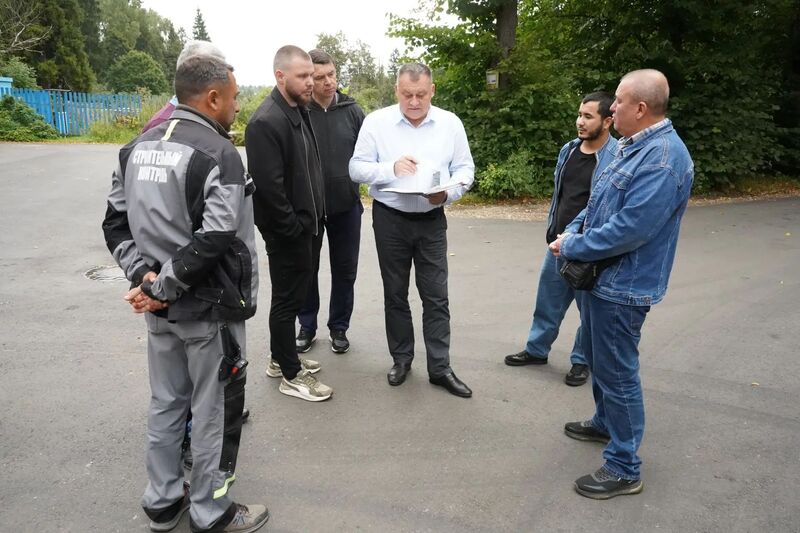 Юрий Фисенко проверил качество ремонтных работ жилого дома в Кожино