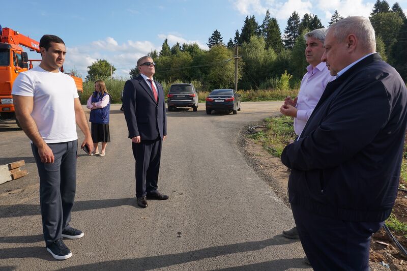 Партийцы проинспектировали капремонт объездной дороги в Тучково