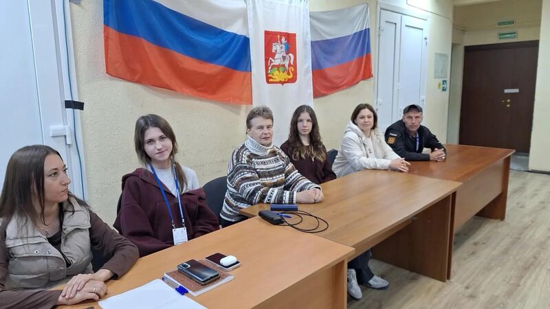 Наблюдатели отметили высокую явку и встречи друзей