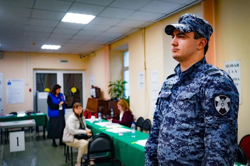 Росгвардейцы обеспечили правопорядок в период проведения Единого дня голосования 