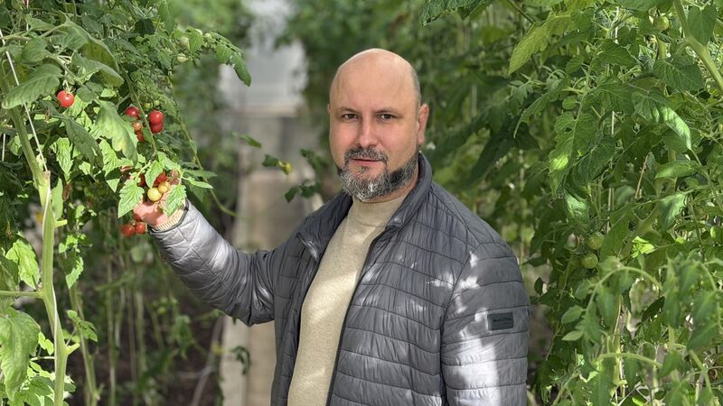 Запасает корма и утепляет фермы: как готовится к зиме предприниматель из Рузского округа Виталий Подлиннов