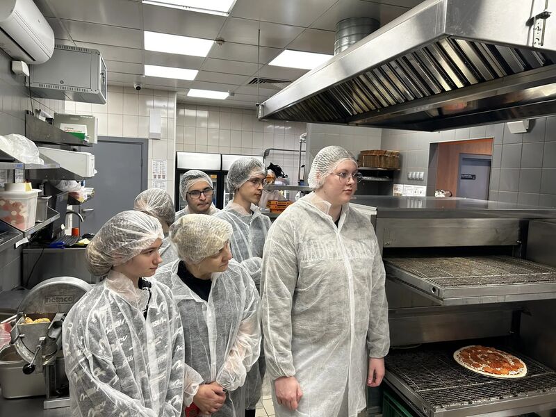 Тучковские студенты ознакомились с производственными процессами в пиццерии