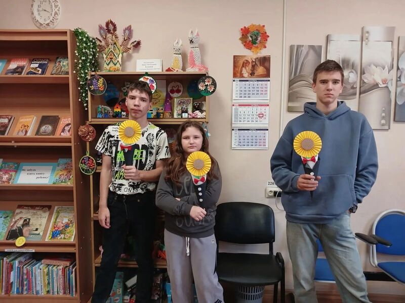 Юные орешковцы мастерили подарки для пап