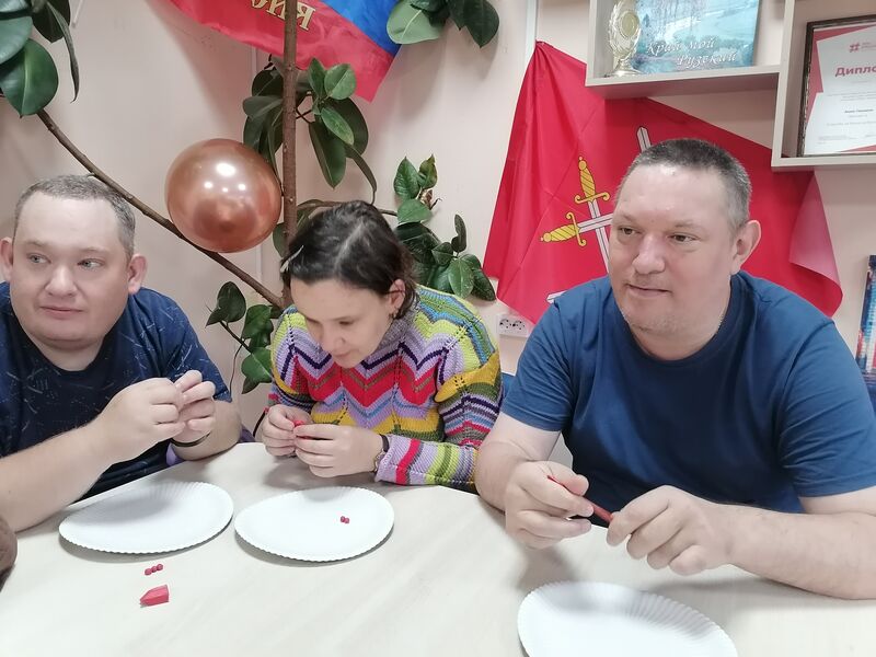 Участники рузской студии «Без границ» осваивали пластилинографию