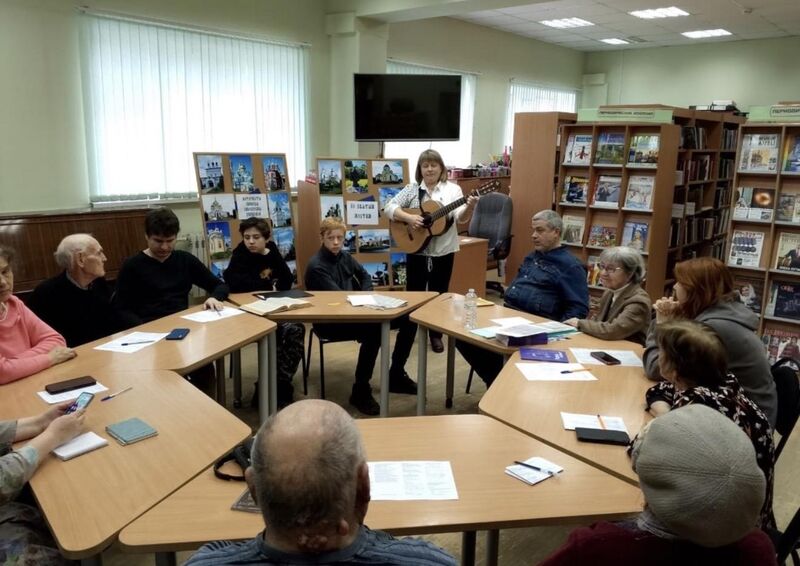 Юлия Юсупова в свои 94 года учит любить поэзию: литературный клуб готовит встречу поколений