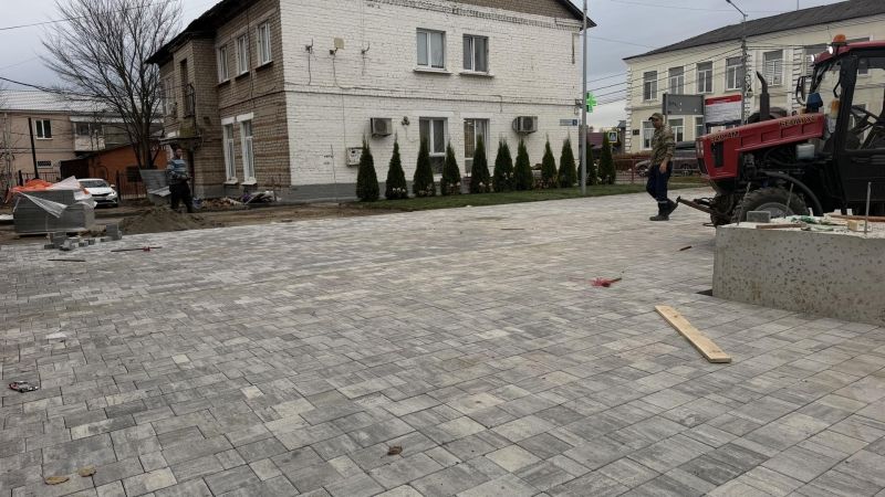 Высадили туи и уложили брусчатку: сквер на Солнцева в Рузе готовят к открытию