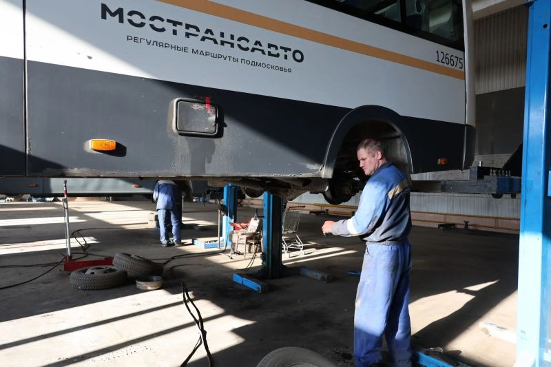 Мострансавто приглашает на работу водителей автобусов и слесарей