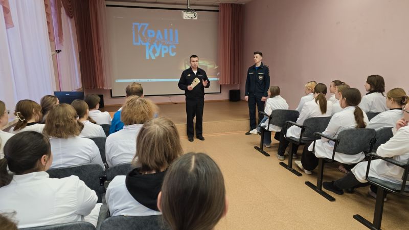 Студентам медицинского колледжа в Рузе напомнили о безопасности на дорогах