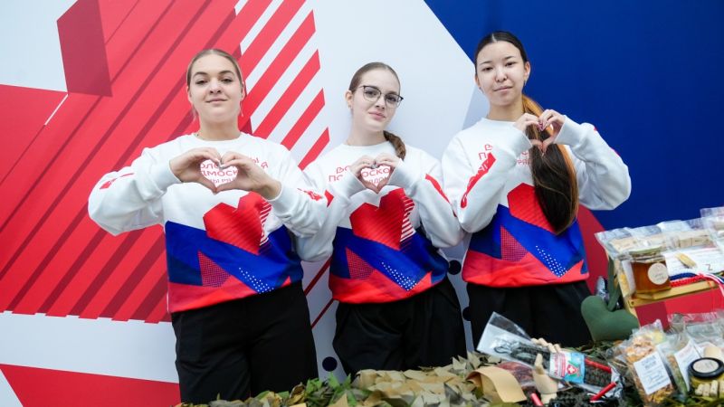 Губернатор поблагодарил волонтеров Подмосковья за труд и вручил им награды